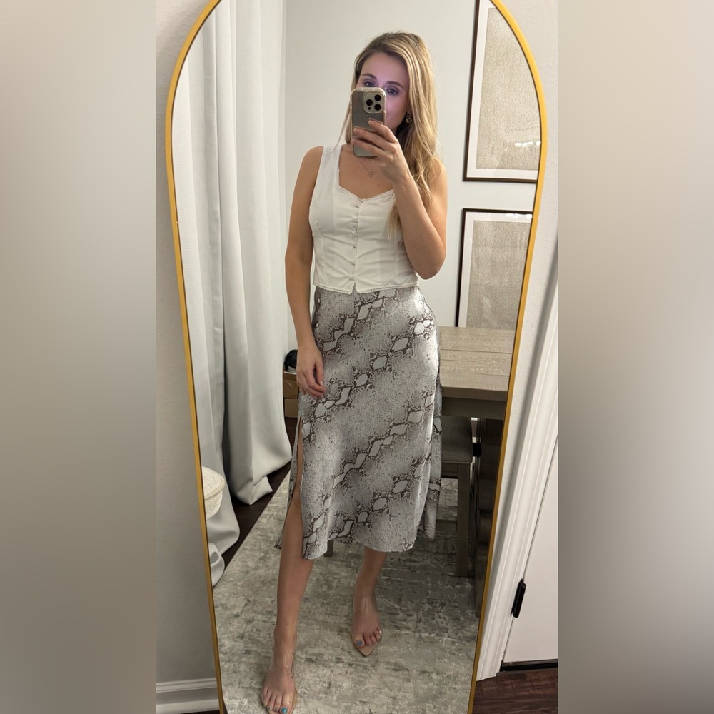 White Button-Up Tank Top - Picture 2 of 16